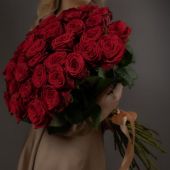 Купить 31 красная роза, высота 1 метр с доставкой в город Можайск: цена заказать